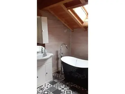 Salle de bains dans l'établissement Chalet spacieux à Le Tholy avec vue montagne