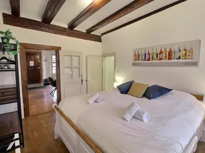 Un ou plusieurs lits dans un hébergement de l'établissement Colmar : Appartement 6 pers, charme et modernité, centre-ville, parking inclus - FR-1-722-14
