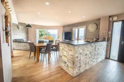 Cuisine ou kitchenette dans l'établissement Chalet Horizon 200 m2 Jacuzzi et Sauna
