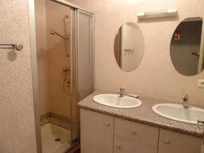 Salle de bains dans l'établissement Gîte Gentiane