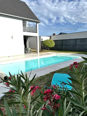 Piscine de l'établissement Maison moderne piscine & pétanque - 10 min colmar ou située à proximité