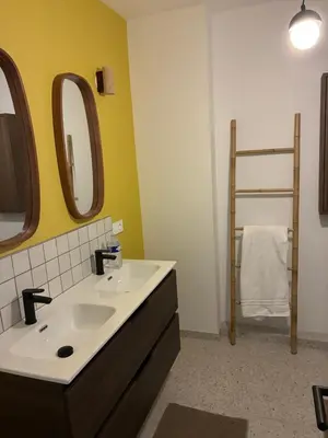 Salle de bains dans l'établissement Appartement Porte Jeune - 3 Chambres Balcon Fibre Netflix