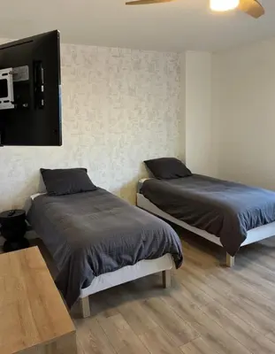 Un ou plusieurs lits dans un hébergement de l'établissement Appartement Porte Jeune - 3 Chambres Balcon Fibre Netflix