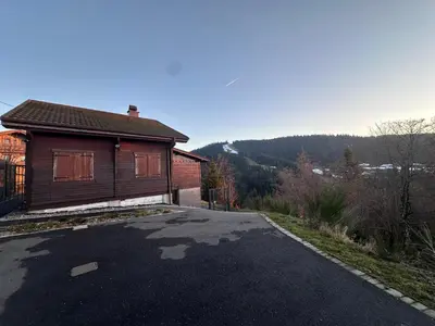Vue générale sur la montagne ou vue sur la montagne depuis le chalet