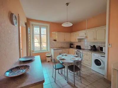 Cuisine ou kitchenette dans l'établissement Les Capucins - Élégance au Cœur de Remiremont
