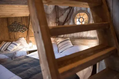 Un ou plusieurs lits dans un hébergement de l'établissement Cabane du Pêcheur - Clairière aux cabanes - Bol d'air