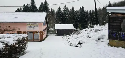 L'établissement La ferme rose en hiver