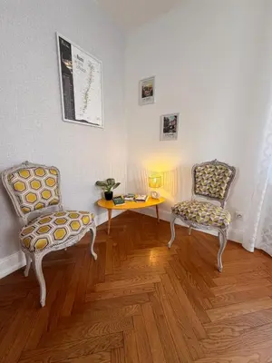 Coin salon dans l'établissement Au numero 5 - proche centre