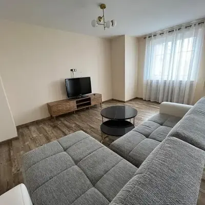 Bright F4 apartment close to everything