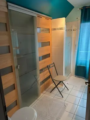 Salle de bains dans l'établissement Chez Corinne et Michel