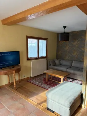 Télévision ou salle de divertissement dans l'établissement Chalet familial avec piscine au centre ville de Gerardmer