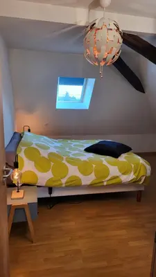 Un ou plusieurs lits dans un hébergement de l'établissement Le Clocher, nice warm and comfortable nest