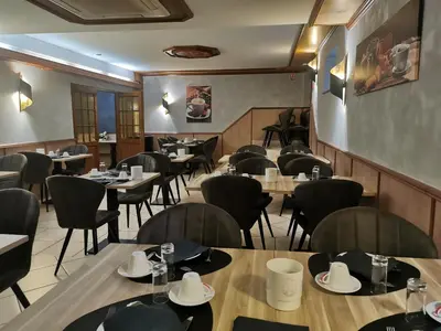 Restaurant ou autre lieu de restauration dans l'établissement Hôtel Restaurant AU SOLEIL