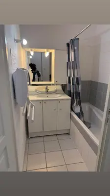 Salle de bains dans l'établissement Appartement calme et lumineux
