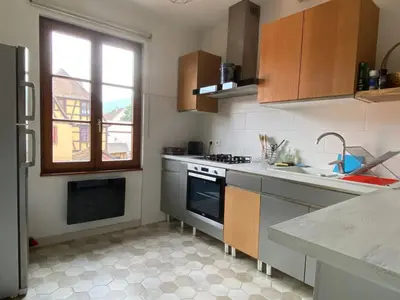 Cuisine ou kitchenette dans l'établissement Apartment Schweitzer in Riquewihr by Interhome
