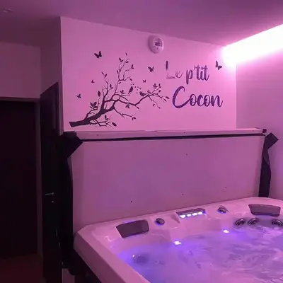 Studio 3 étoiles avec grand JACUZZI PRIVÉ