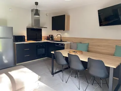 Cuisine ou kitchenette dans l'établissement Appartement avec jardin privatif Gérardmer