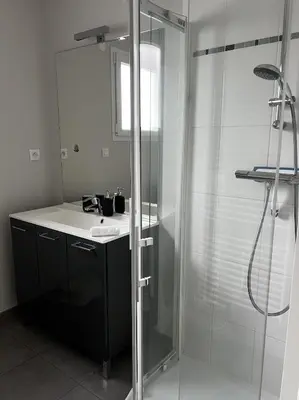 Salle de bains dans l'établissement Appartement avec jardin privatif Gérardmer