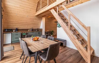 Cuisine ou kitchenette dans l'établissement Confortable Chalet Moderne