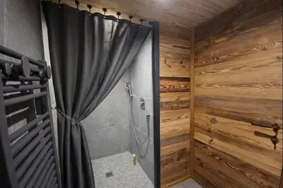 Salle de bains dans l'établissement Le Hangar des Ô Evasion nature et Spa