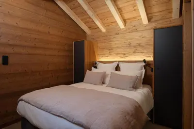 Un ou plusieurs lits dans un hébergement de l'établissement Sorelle Chalet, spa, indoor pool, lake view