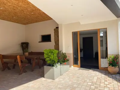 Télévision ou salle de divertissement dans l'établissement Chez Netty Gite avec sauna à Beblenheim