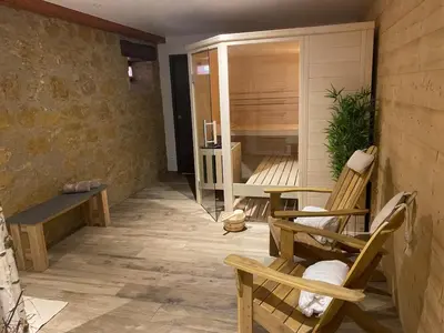 Coin salon dans l'établissement Chez Netty Gite avec sauna à Beblenheim