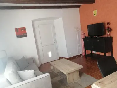 Télévision ou salle de divertissement dans l'établissement Gîte Confortable 2 Pers, Parking, Terrasse Privative - Merxheim - FR-1-744-52
