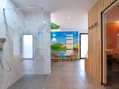 Salle de bains dans l'établissement Chalet moderne avec spa, idéal pour 12 personnes - FR-1-744-54