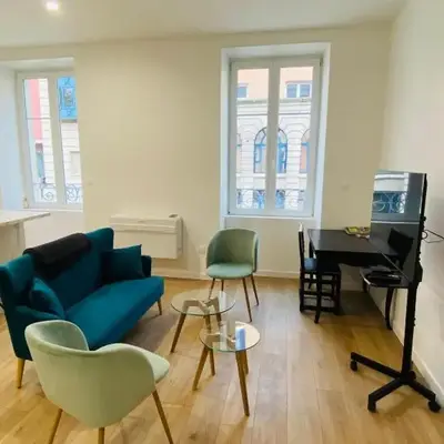 City Centre - Quiet and Cozy Apartment