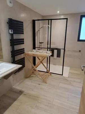 Salle de bains dans l'établissement Gite du Châtelard