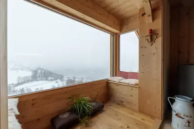 Vue générale sur la montagne ou vue sur la montagne depuis le chalet