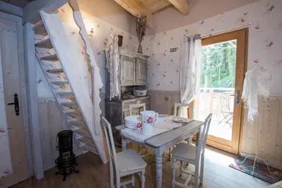 Cuisine ou kitchenette dans l'établissement Atelier de la Couturière - Clairière aux cabanes - Bol d'air