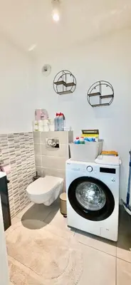 Salle de bains dans l'établissement Holiday Suite City Center Airport Swiss Border Shopping mall