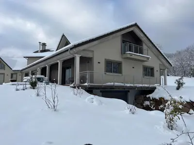 L'établissement Gîte 10 personnes accès PMR aux normes avec grande piscine en hiver