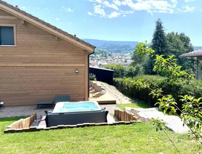 Vue générale sur la montagne ou vue sur la montagne depuis le chalet