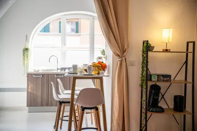 Cuisine ou kitchenette dans l'établissement L'Océane - Parking gratuit - Netflix - Centre ville - 44 m2