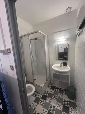 Salle de bains dans l'établissement Joli F2 Le haut du tot RDC