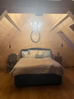 Un ou plusieurs lits dans un hébergement de l'établissement Beautiful Loft with Jacuzzi