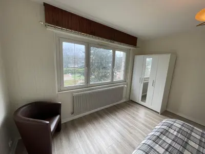 Un ou plusieurs lits dans un hébergement de l'établissement Grand appartement entouré de verdure