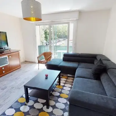 Appartement F4 refait proche université