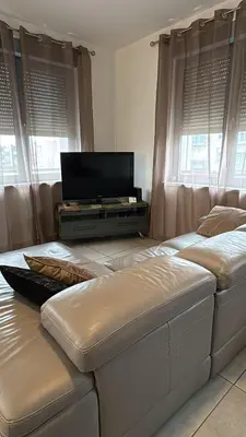 Télévision ou salle de divertissement dans l'établissement Colmar Gîte des Cotonnades