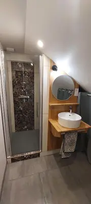Salle de bains dans l'établissement Spacieux duplex avec terrasse très apprécié des voyageurs au cœur de la Bresse - de 2 à 8 personnes