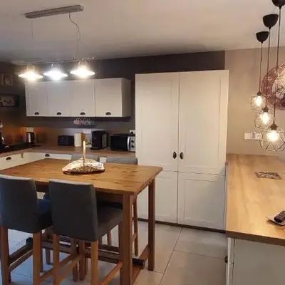 Spacieux duplex avec terrasse très apprécié des voyageurs au cœur de la Bresse - de 2 à 8 personnes