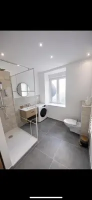 Salle de bains dans l'établissement Superbe 2 pièces proche parc expo