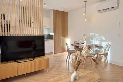Télévision ou salle de divertissement dans l'établissement T2 design terrasse, Climatisé, Netflix
