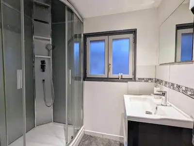 Salle de bains dans l'établissement Gite Babel