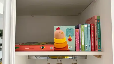 Bibliothèque dans l'appartement