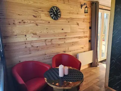 Coin salon dans l'établissement Le Nid Douillet du Tacot