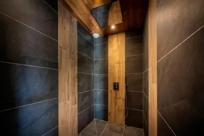 Salle de bains dans l'établissement Chalet Nyll, luxe et vue exceptionnelle sur le lac